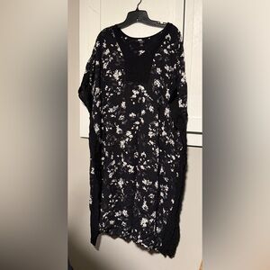 Simply Vera Vera Wang Black and White Floral kaftan